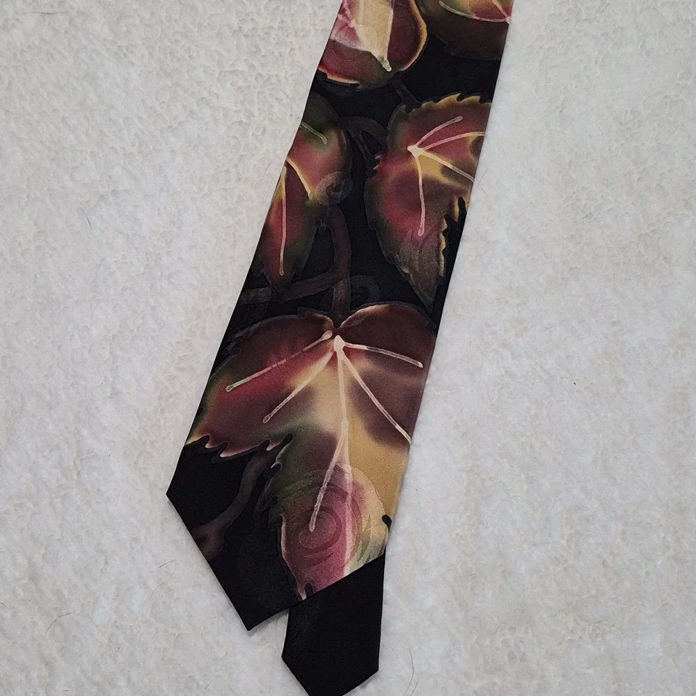 Robert Daskal Silk Tie Olympia Zernovaya Black Purple Gold Leaf Design 58